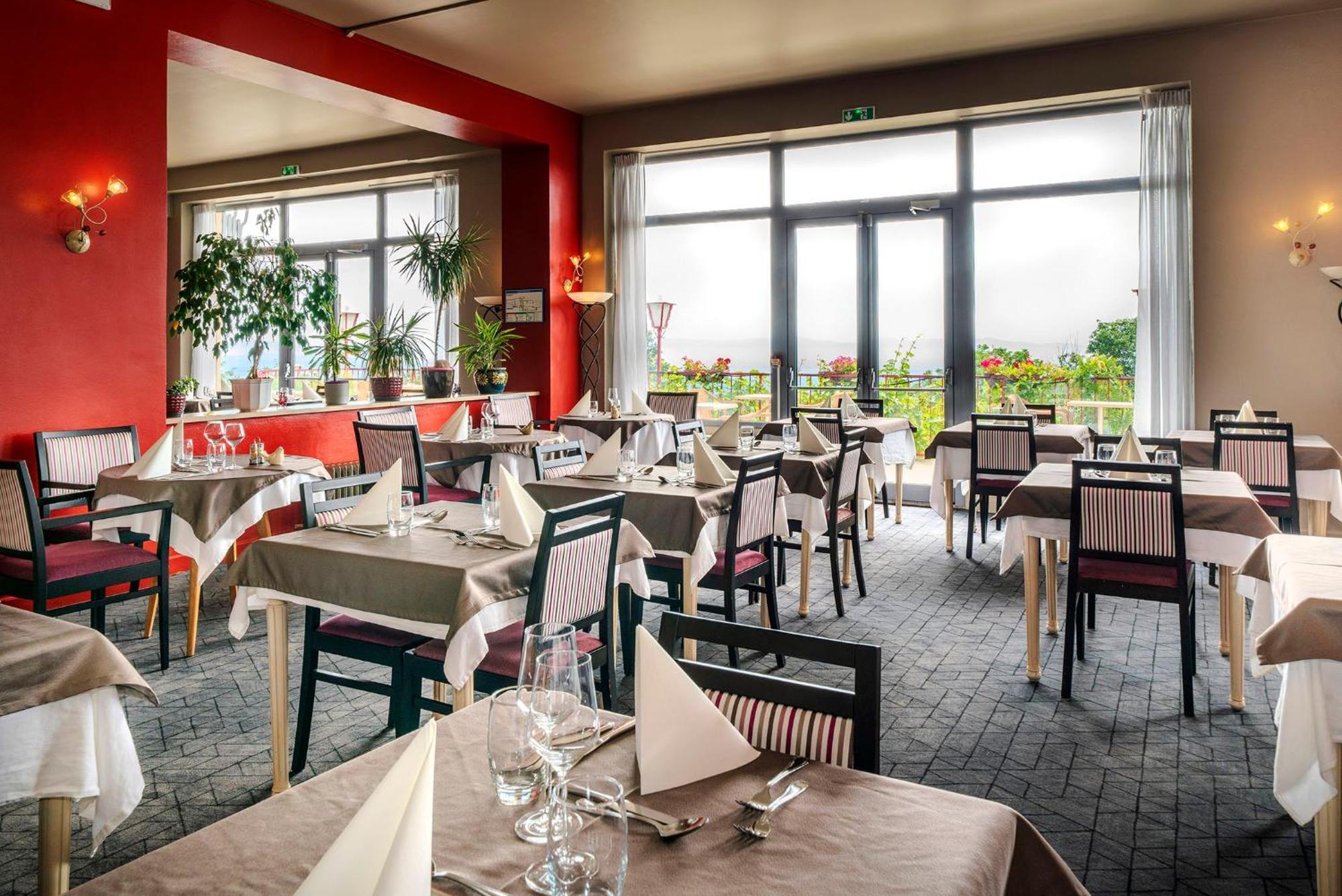 Alexain Hotel Restaurant & Wellness - Colmar Ouest Trois-Épis Buitenkant foto